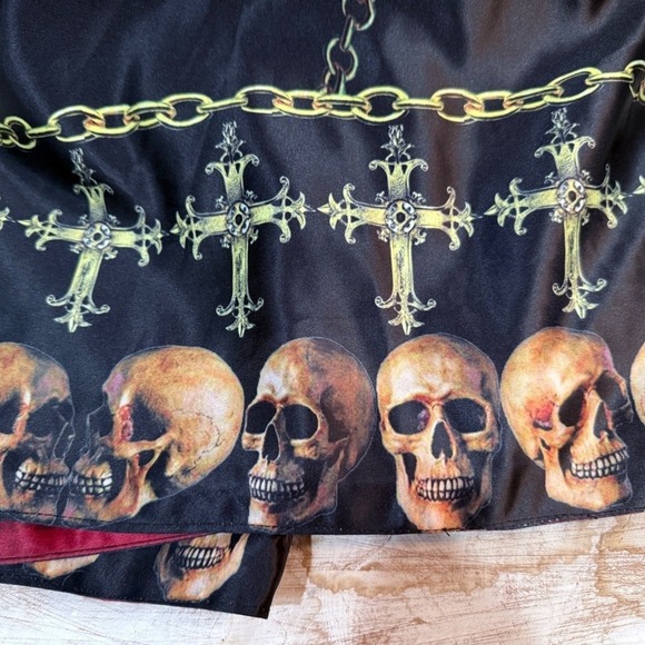 🖤 Heavy Gothic Reversible Hooded Cloak – Skull & Cross Design – Cosplay Vampire - Picture 6 of 16